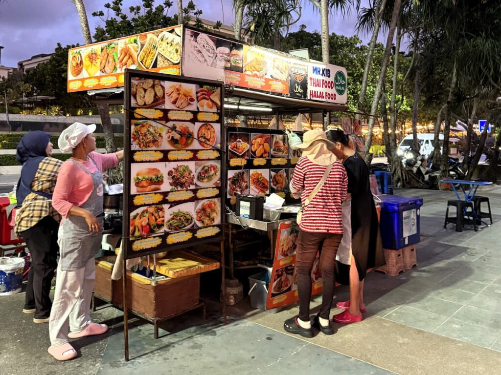 Food vendors near Loma Park Patong offering takeaway meals and drinks beside Patong Beach.