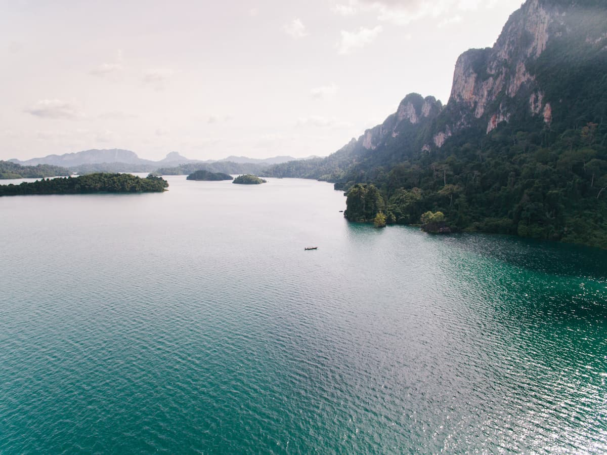 Cheow Lan Lake and limestone mountains in Khao Sok National Park, one of the best national parks in Southern Thailand.
