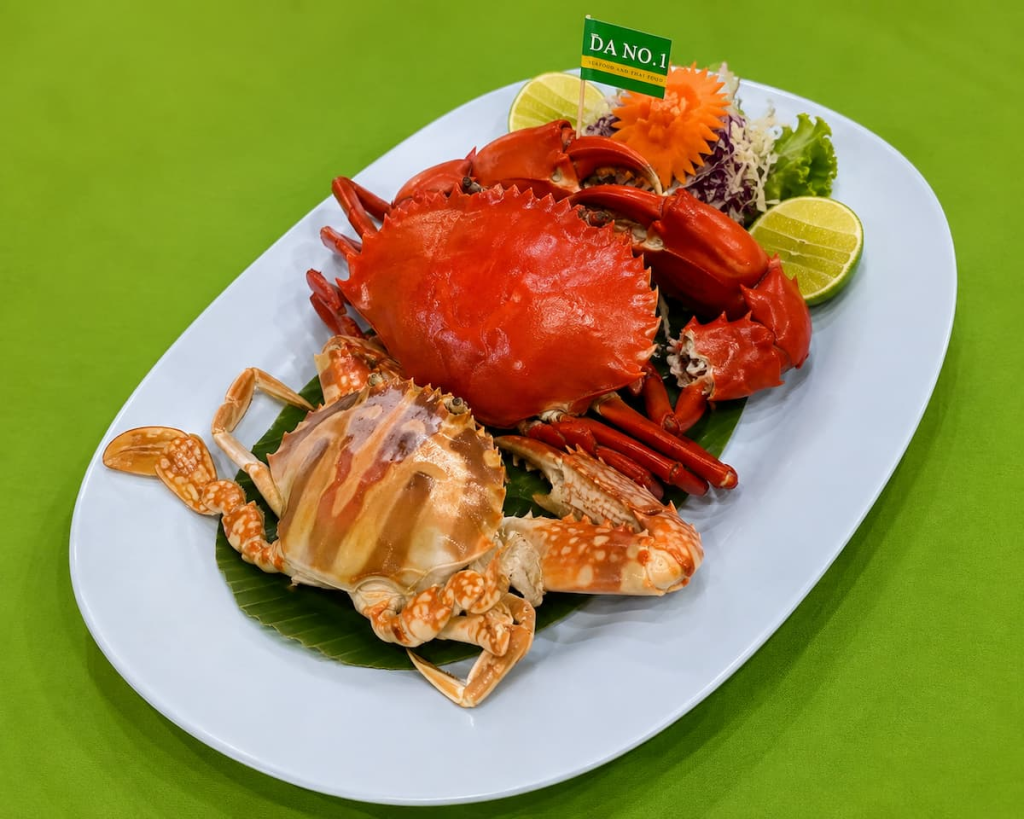 Fresh crab and seafood served at Da No.1 Restaurant, featured in our Patong Travel Guide.