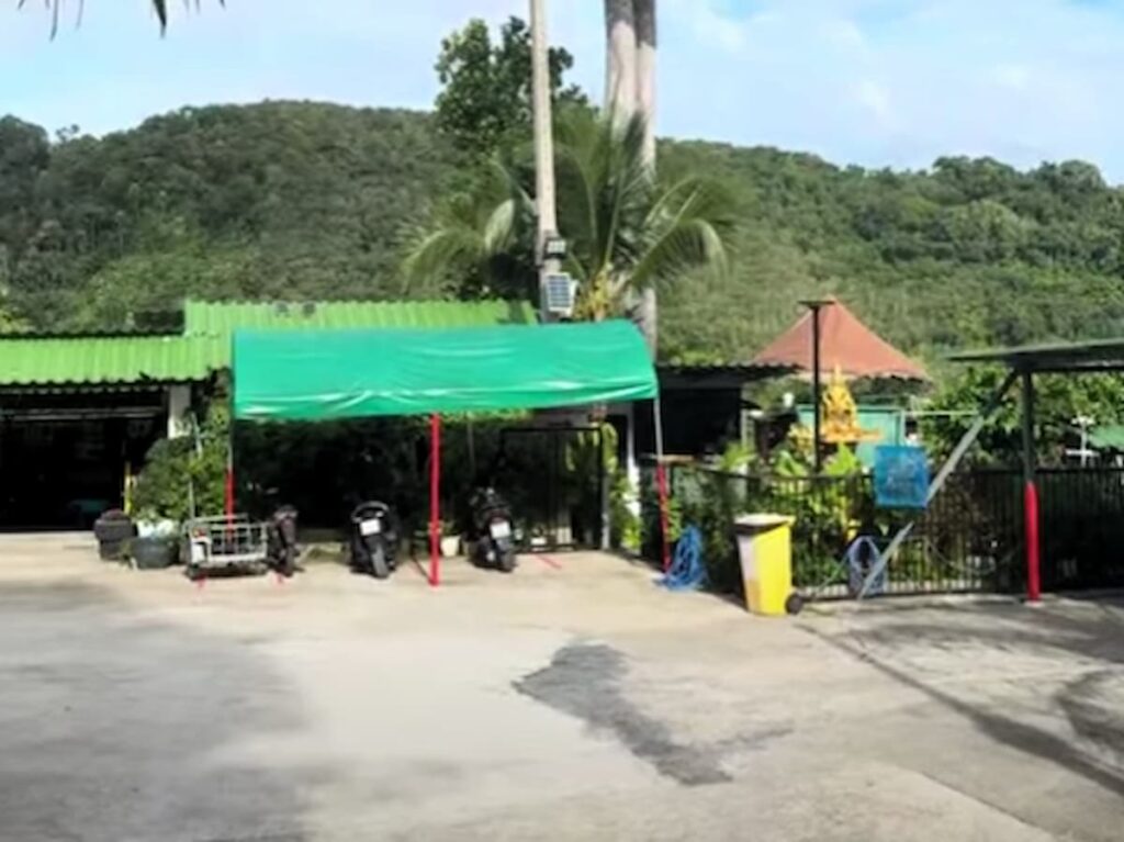 Parking area at Grandma Homemade Thai Food in the hills south of Patong