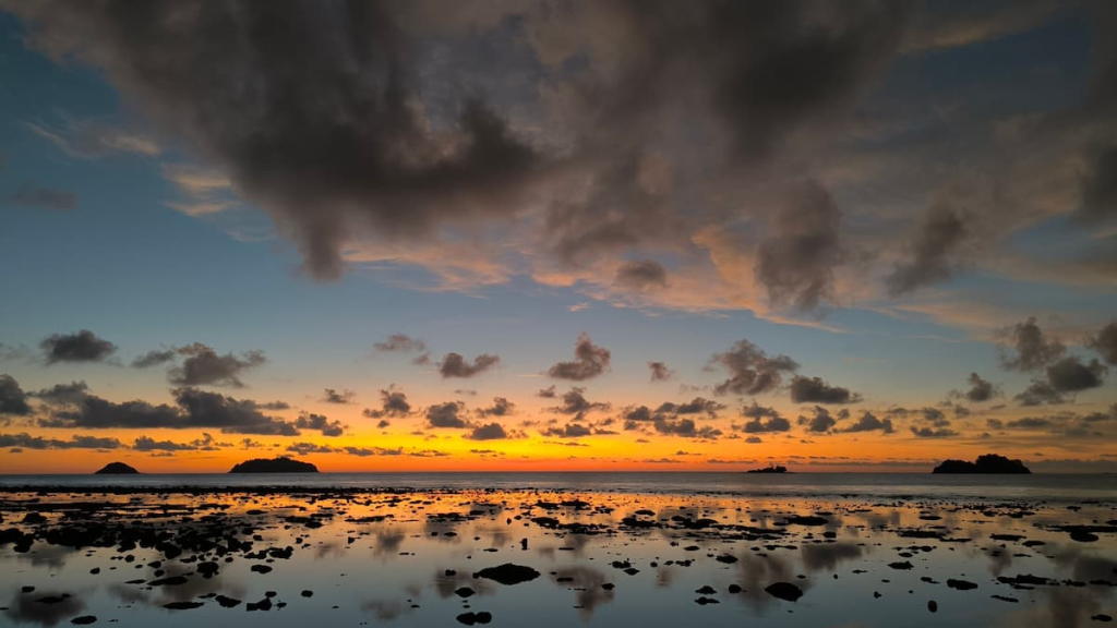 Koh Samui sunset during the best time to visit Southern Thailand’s Gulf Coast.