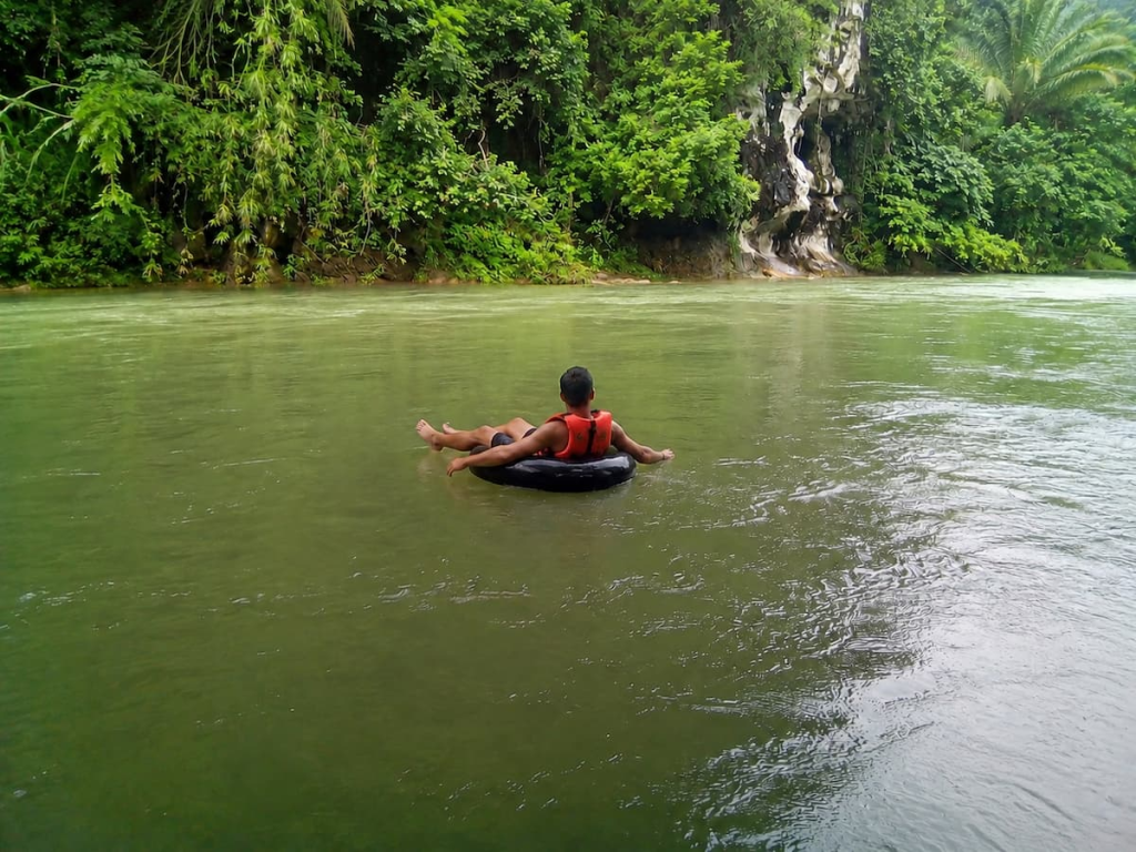Traveller tubing along the Sok River near Khao Sok National Park, one of the best national parks in Southern Thailand.